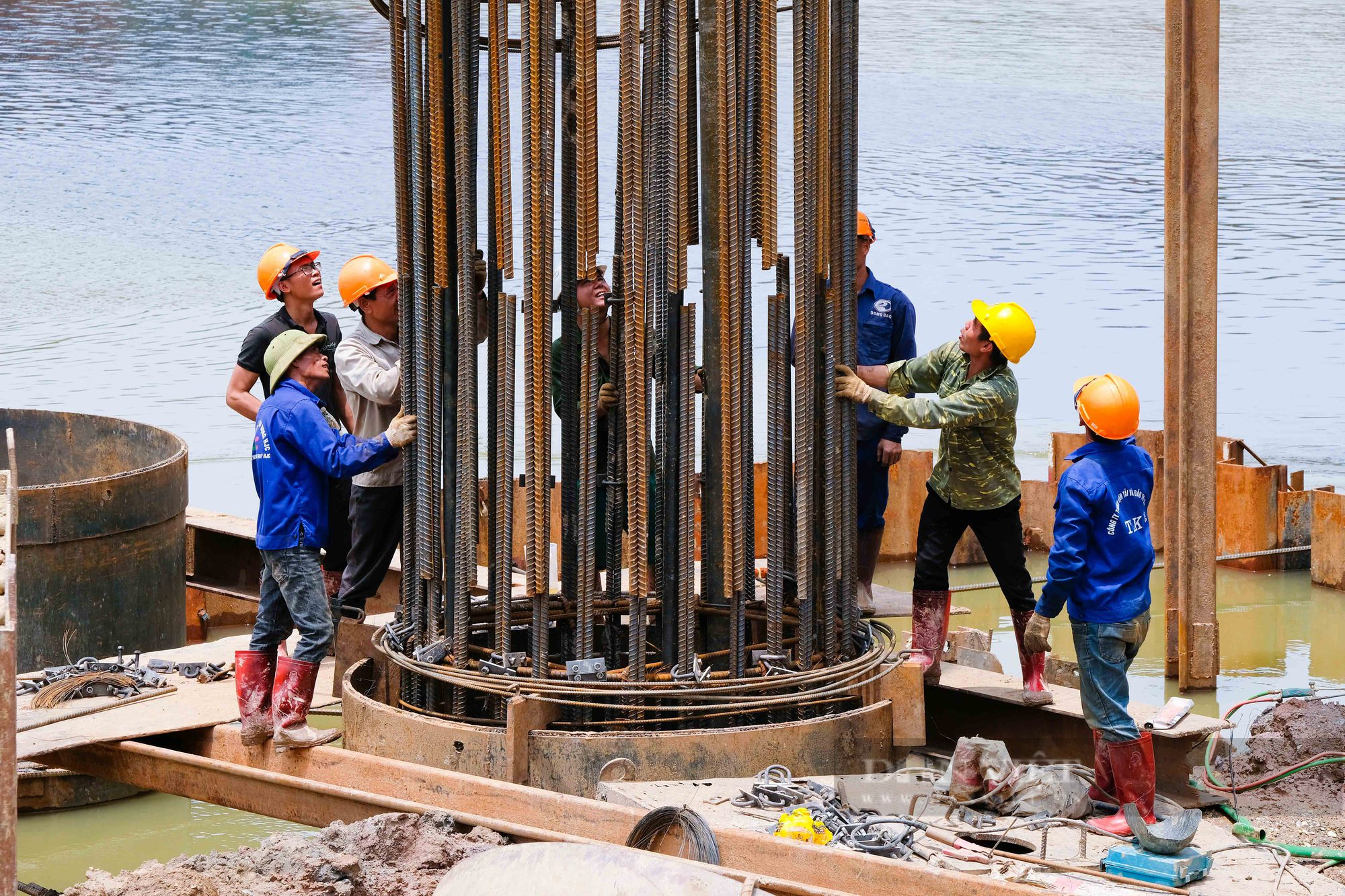 Hình hài cầu Như Nguyệt sau hai tháng thi công mở rộng - Ảnh 6.