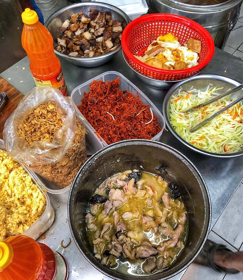Hai quán xôi “chết chóc” với cái tên sởn da gà nhưng nườm nượp khách - Ảnh 1.