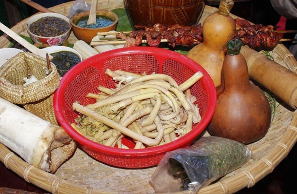 Loại rau rừng mọc hoang trước chẳng ai ngó ngàng tới nay được săn lùng từng tí một để làm vô số đặc sản - Ảnh 1. Loại rau rừng mọc hoang trước chẳng ai ngó ngàng tới nay được săn lùng từng tí một để làm vô số đặc sản - Ảnh 1.