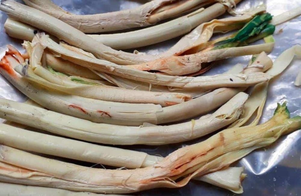 Loại rau rừng mọc hoang trước chẳng ai ngó ngàng tới nay được săn lùng từng tí một để làm vô số đặc sản - Ảnh 2. Loại rau rừng mọc hoang trước chẳng ai ngó ngàng tới nay được săn lùng từng tí một để làm vô số đặc sản - Ảnh 2.