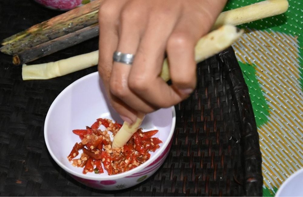 Loại rau rừng mọc hoang trước chẳng ai ngó ngàng tới nay được săn lùng từng tí một để làm vô số đặc sản - Ảnh 4. Loại rau rừng mọc hoang trước chẳng ai ngó ngàng tới nay được săn lùng từng tí một để làm vô số đặc sản - Ảnh 4.