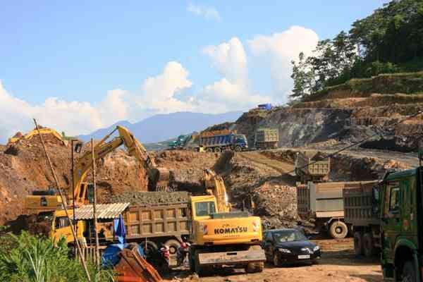 Nguyên 2 Phó Chủ tịch UBND tỉnh Lào Cai bị bắt - Ảnh 1. Nguyên 2 Phó Chủ tịch UBND tỉnh Lào Cai bị bắt - Ảnh 1.