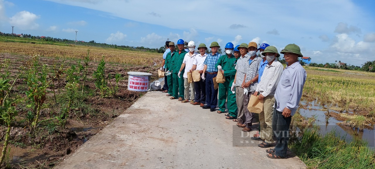 Hải Phòng: Tích cực cùng nông dân ngăn chặn rác thải nhựa trên đồng ruộng - Ảnh 2.