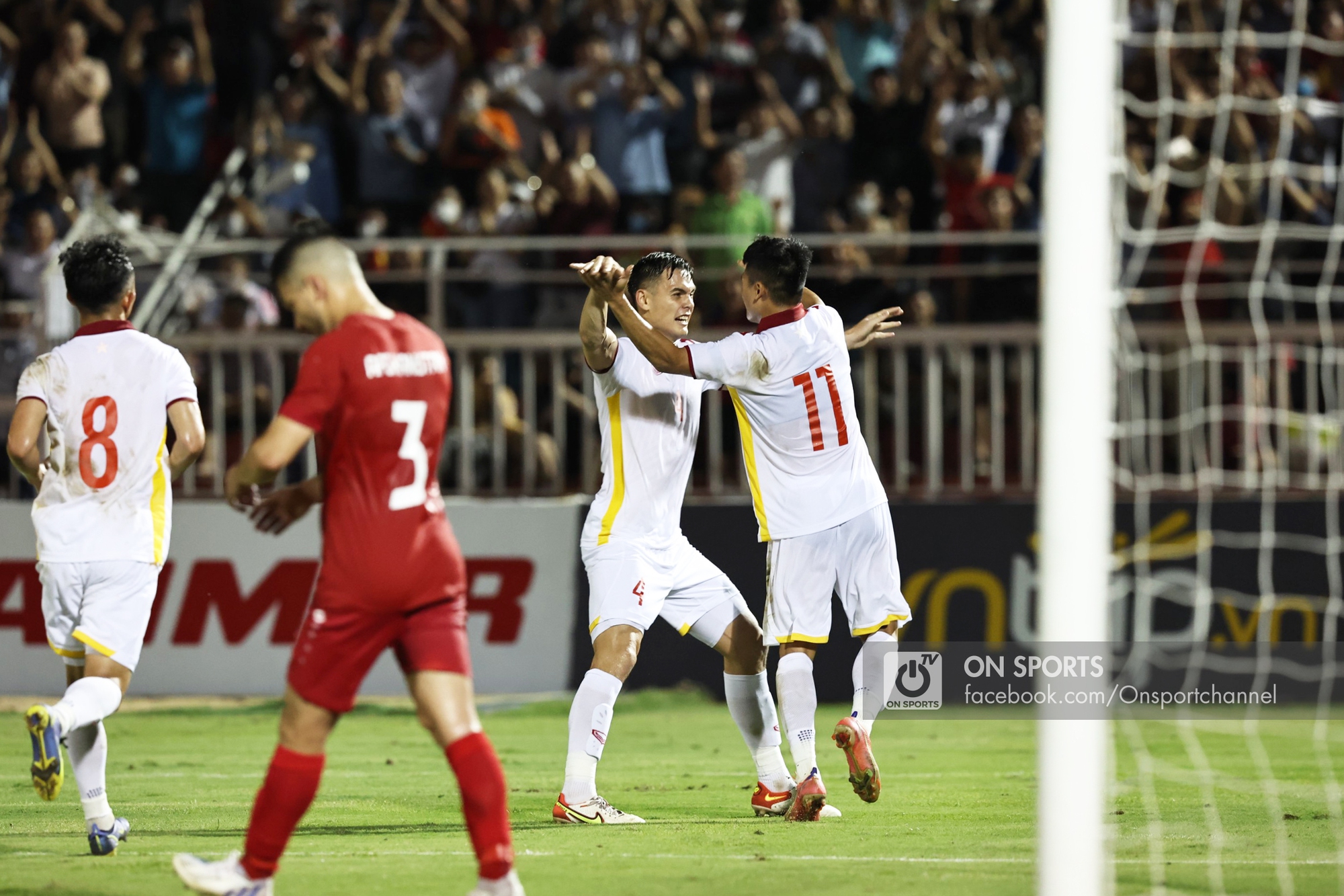 Sân Mỹ Đình bị &quot;treo giò&quot;, ĐT Việt Nam sẽ đá AFF Cup ở đâu? - Ảnh 2.