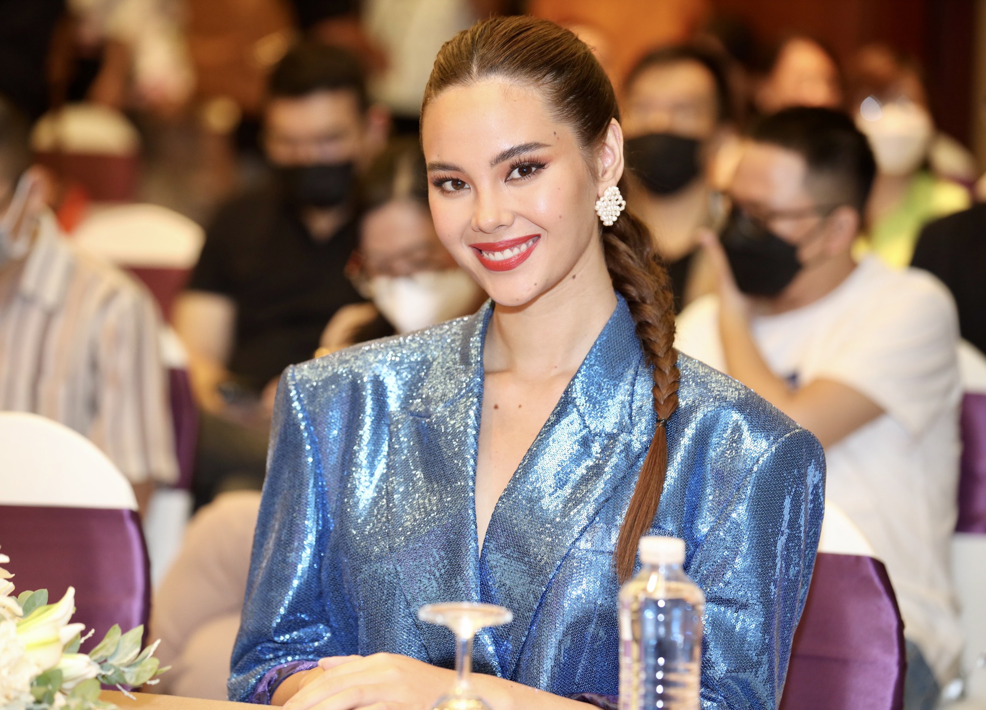 Catriona Gray: &quot;Hoa hậu chính là một nghề&quot; - Ảnh 2.