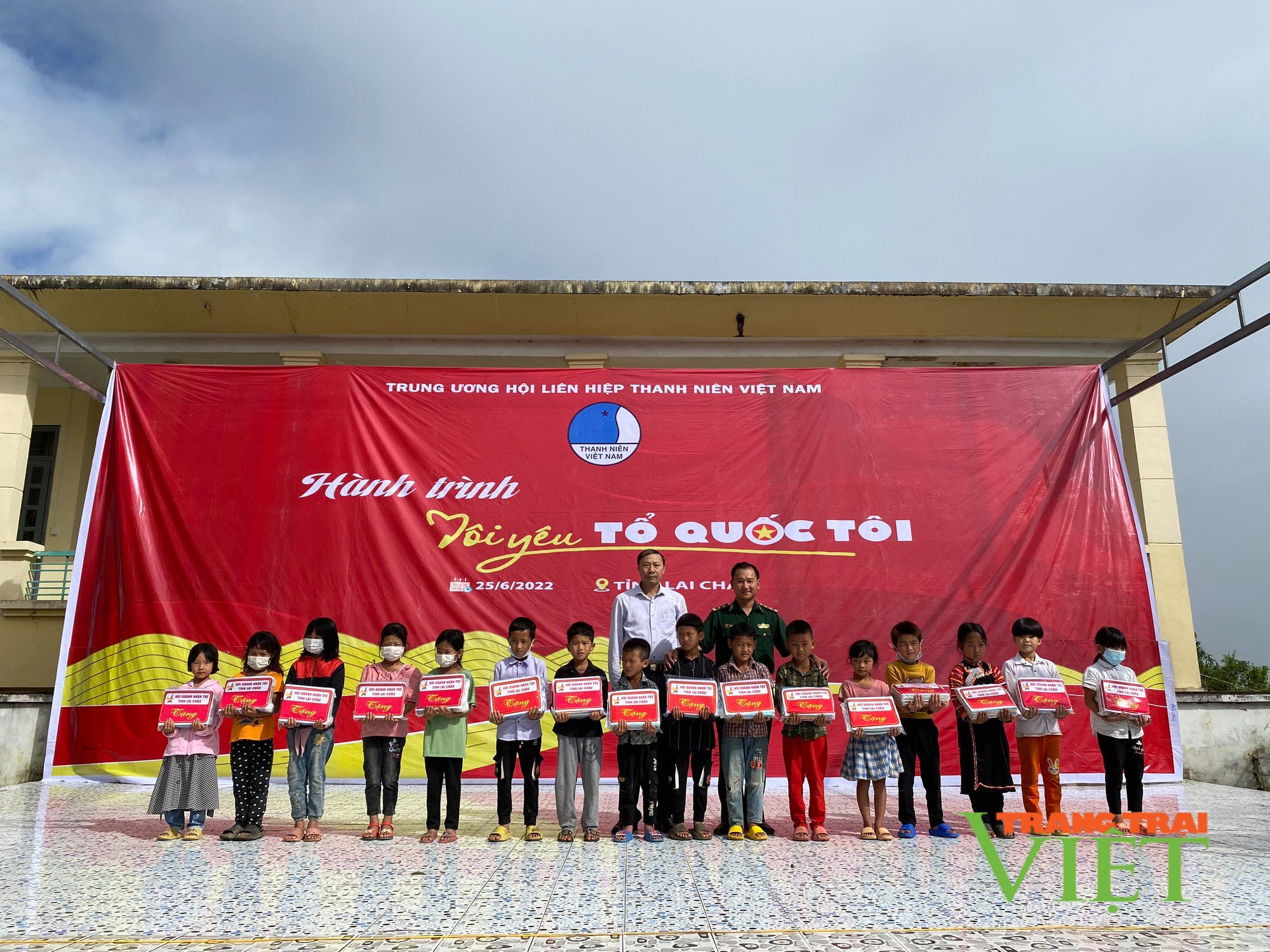 Lai Châu: Lễ phát động Hành trình “Tôi yêu Tổ quốc tôi năm 2022”. - Ảnh 1. Lai Châu: Lễ phát động Hành trình “Tôi yêu Tổ quốc tôi năm 2022”. - Ảnh 1.