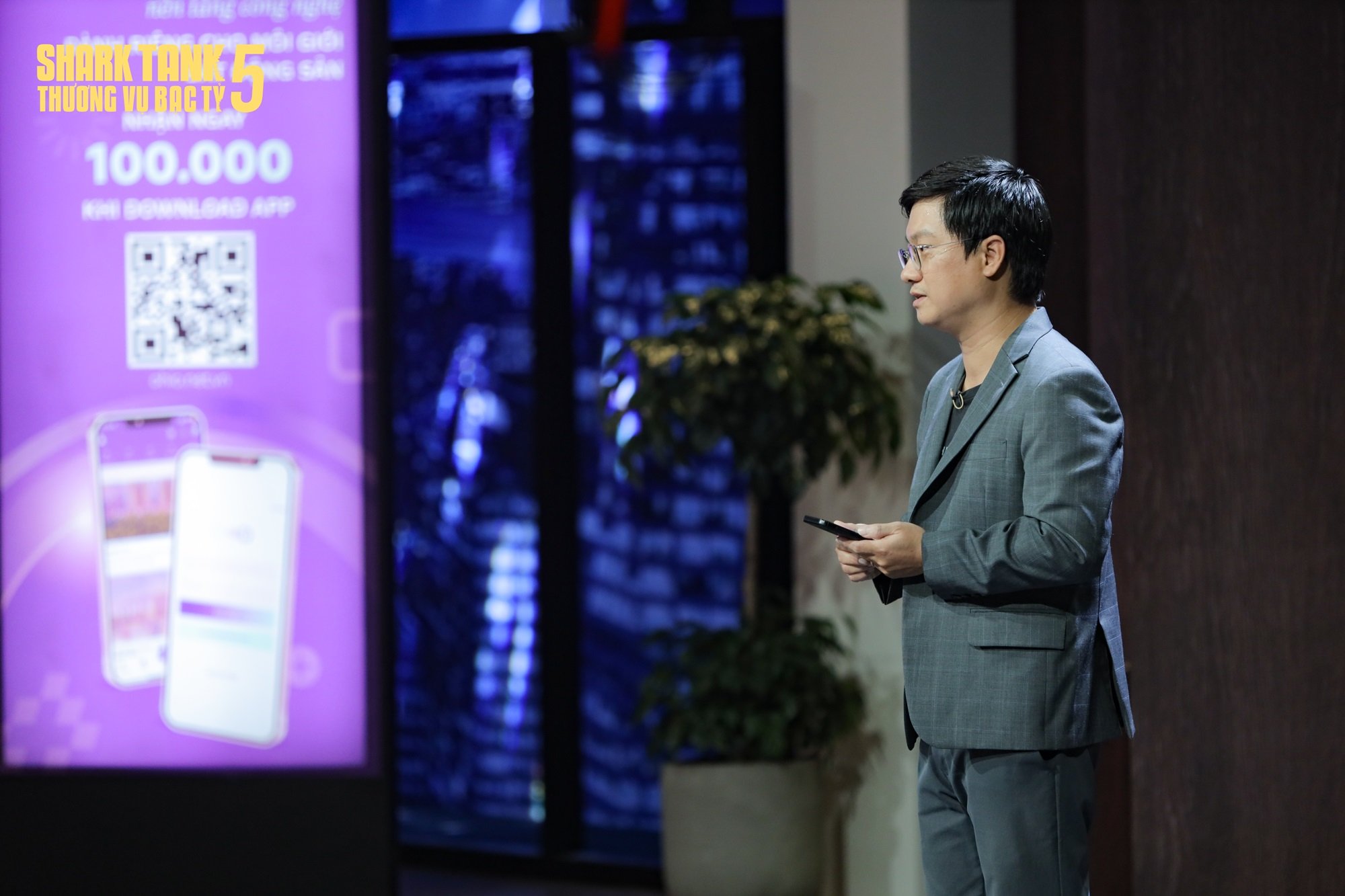 Shark Bình &quot;quyết đấu&quot; Shark Hưng giành startup “Uber trong ngành bất động sản”   - Ảnh 1.