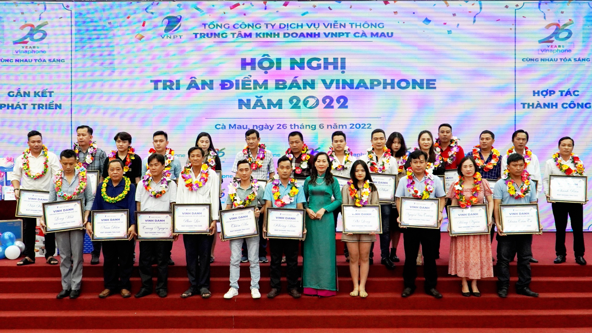 Hội nghị tri ân 300 điểm bán Vinaphone tỉnh Cà Mau năm 2022 - Ảnh 2.