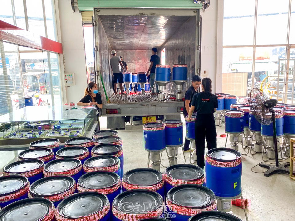 Máy cho tôm ăn tự động do chàng trai 9X Cà Mau sáng chế, chế tạo bán sang cả Trung Quốc, Tây Ban Nha - Ảnh 6.