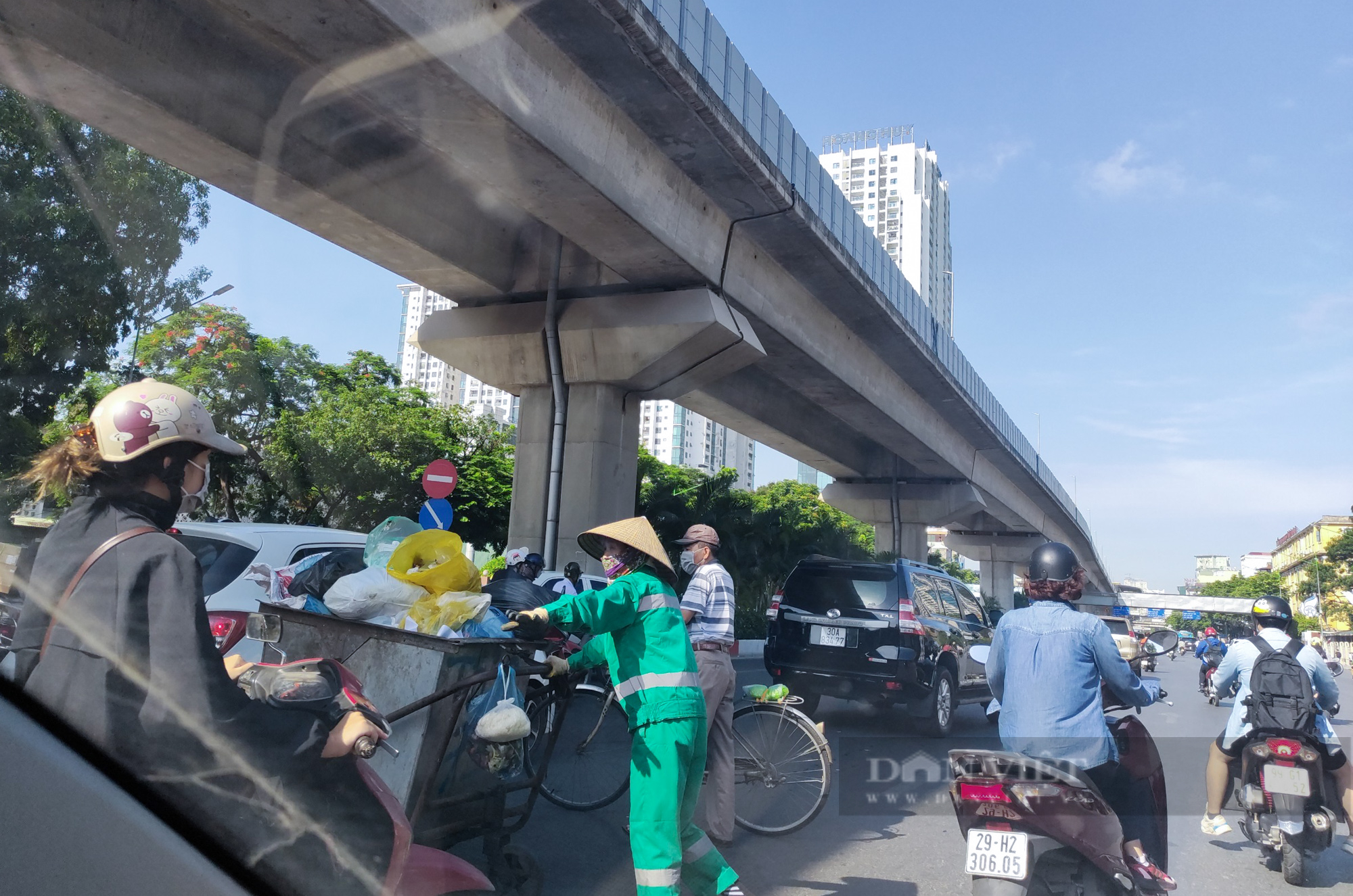 Hà Nội: Giao thông &quot;hỗn loạn&quot; trên cung đường Nguyễn Trãi trước đề xuất tách làn - Ảnh 8.