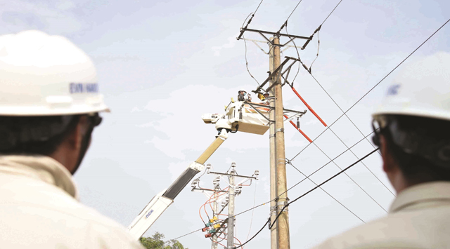 Quảng Ngãi: Doanh nghiệp đã khắc phục xong sự cố làm tưa dây điện 110kW do nổ mìn - Ảnh 1. Quảng Ngãi: Doanh nghiệp đã khắc phục xong sự cố làm tưa dây điện 110kW do nổ mìn - Ảnh 1.