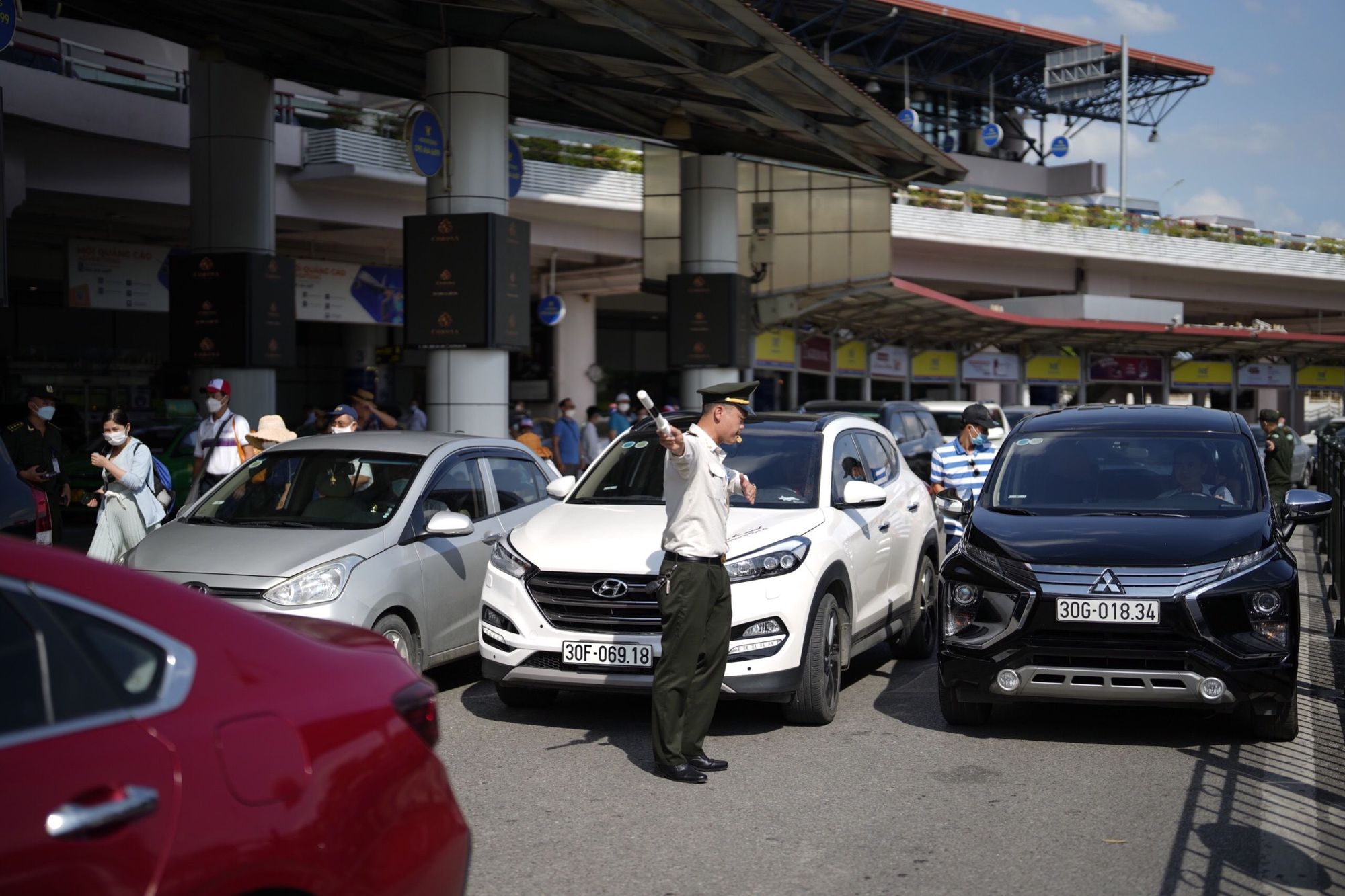 Tăng trưởng &quot;nóng&quot; – Cảng HKQT Nội Bài đề nghị hành khách sử dụng phương tiện công cộng để giảm ùn ứ giao thông - Ảnh 3.
