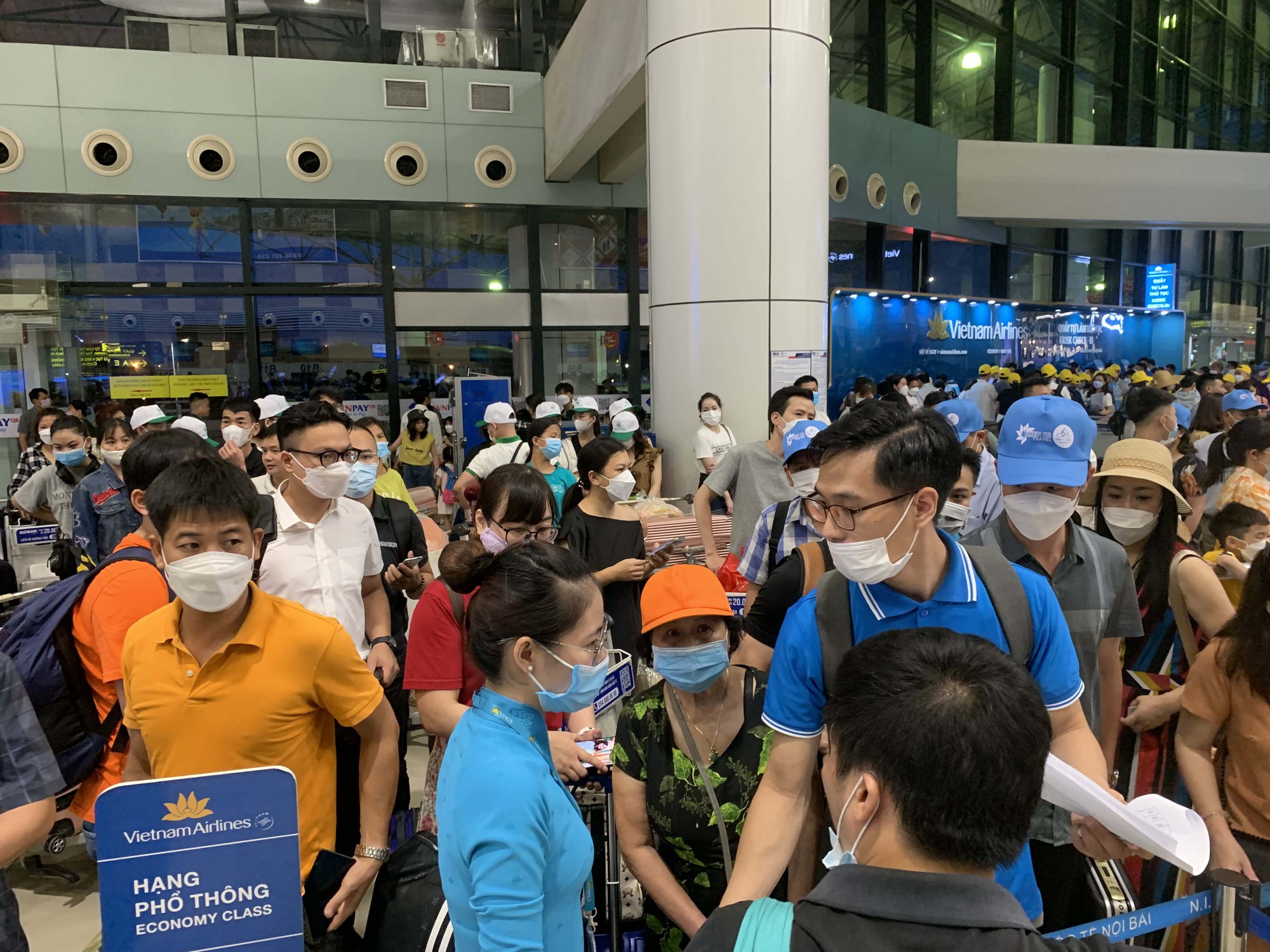 Du lịch hè gia tăng “sức nóng” trong mùa cao điểm - Ảnh 5.