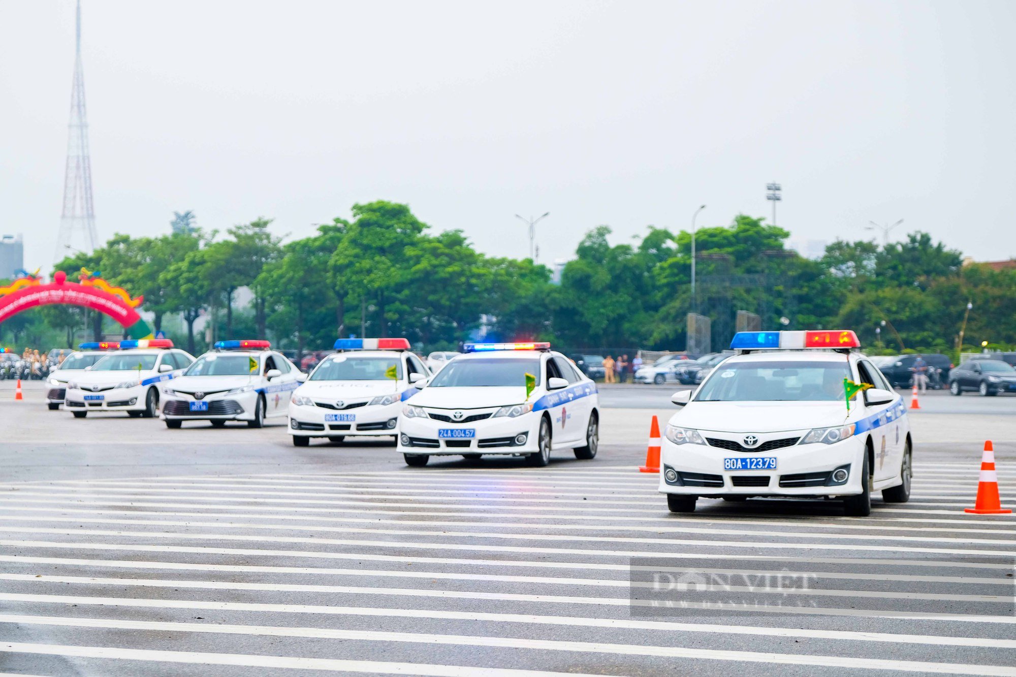 Xem CSGT cả nước biểu diễn lái ô tô, xe máy vừa giỏi vừa an toàn - Ảnh 4.