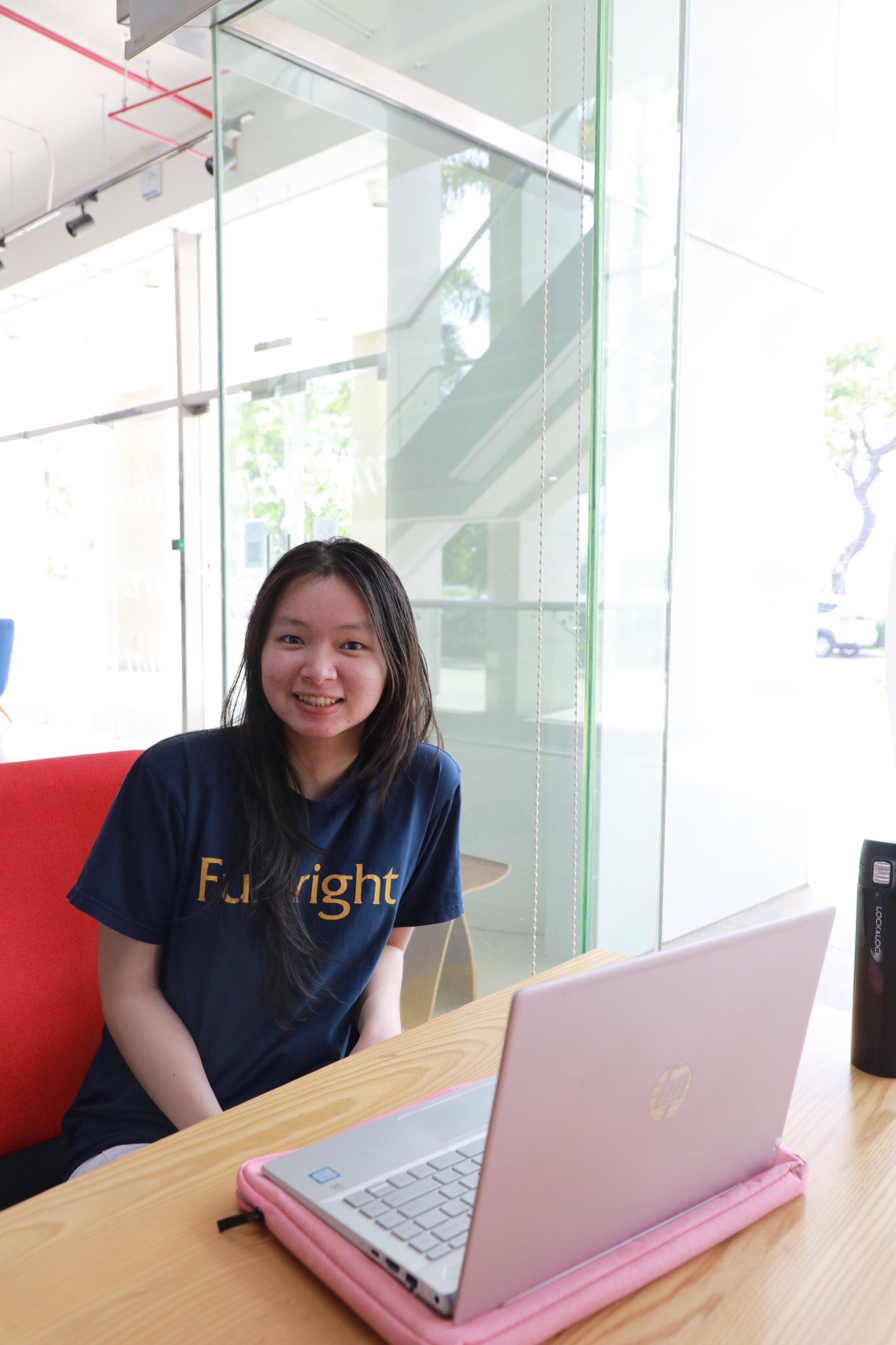 Nữ sinh giành học bổng toàn phần tại Đại học Fullbright: Năm lớp 12 mới bắt đầu dùng điện thoại, cảm thấy mình &quot;mù chữ&quot; khi lên Đại học và hành trình nỗ lực phi thường  - Ảnh 2.