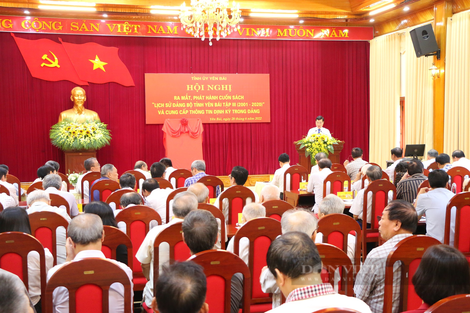 Ra mắt cuốn Lịch sử Đảng bộ tỉnh Yên Bái Tập III - Ảnh 1.
