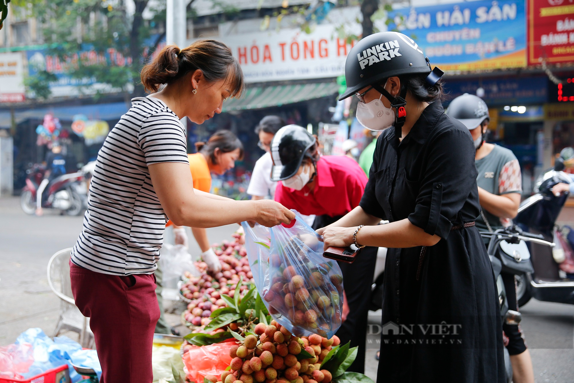 Bán hết veo 65kg rượu nếp trong ngày Tết Đoan Ngọ - Ảnh 2.