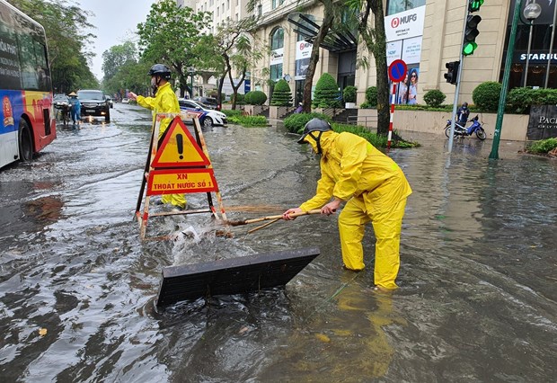 Sức ép từ "cuộc đua" hạ tầng: Hà Nội khổ sở với điệp khúc tắc, ngập - Ảnh 3. Sức ép từ "cuộc đua" hạ tầng: Hà Nội khổ sở với điệp khúc tắc, ngập - Ảnh 3.