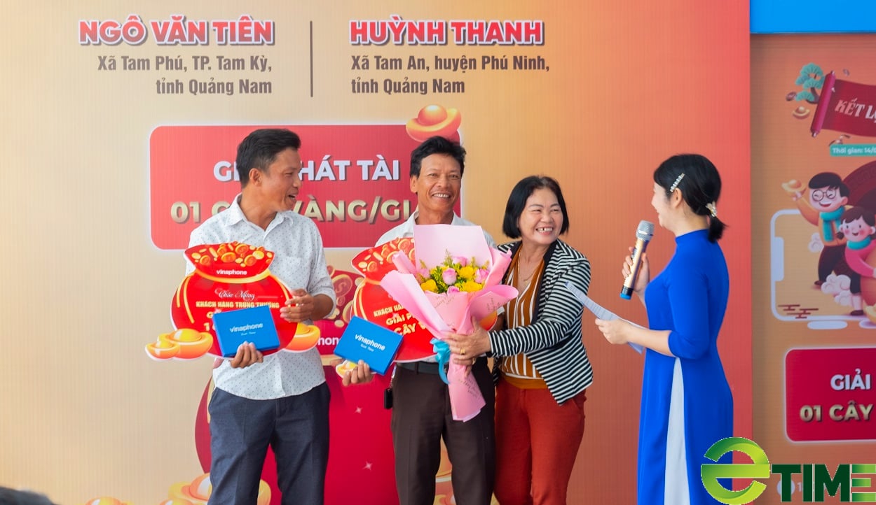 Khách hàng ở Quảng Nam trúng 2 cây vàng SJC 9999 của VinaPhone, trị giá gần 140 triệu đồng - Ảnh 4. Khách hàng ở Quảng Nam trúng 2 cây vàng SJC 9999 của VinaPhone, trị giá gần 140 triệu đồng - Ảnh 4.