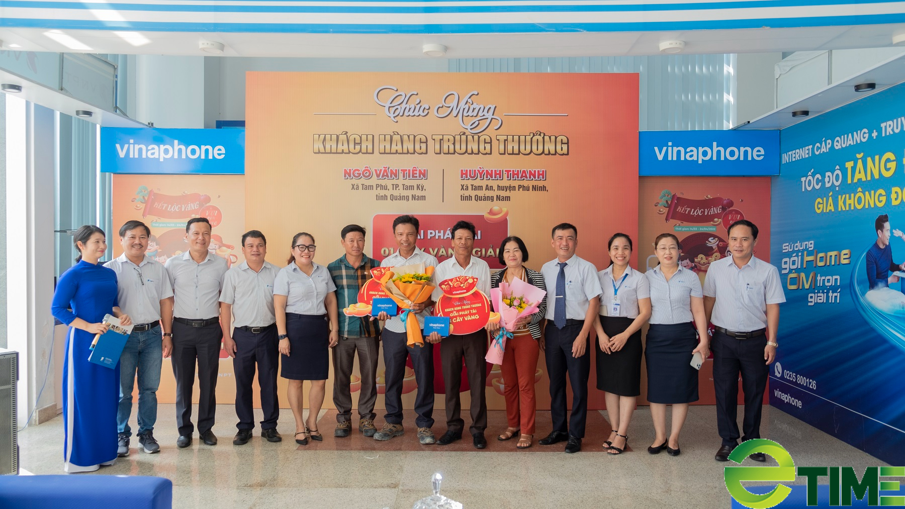 Khách hàng ở Quảng Nam trúng 2 cây vàng SJC 9999 của VinaPhone, trị giá gần 140 triệu đồng - Ảnh 1. Khách hàng ở Quảng Nam trúng 2 cây vàng SJC 9999 của VinaPhone, trị giá gần 140 triệu đồng - Ảnh 1.