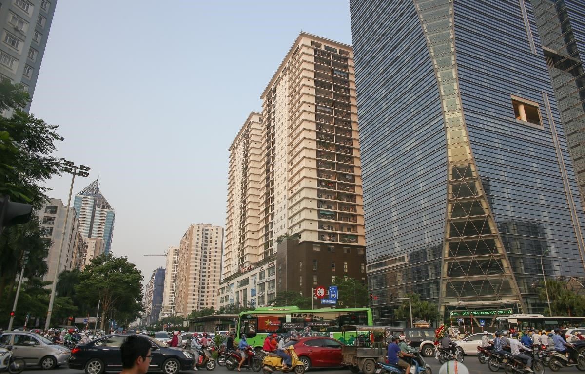 Sức ép từ "cuộc đua" hạ tầng: Hà Nội khổ sở với điệp khúc tắc, ngập - Ảnh 1. Sức ép từ "cuộc đua" hạ tầng: Hà Nội khổ sở với điệp khúc tắc, ngập - Ảnh 1.