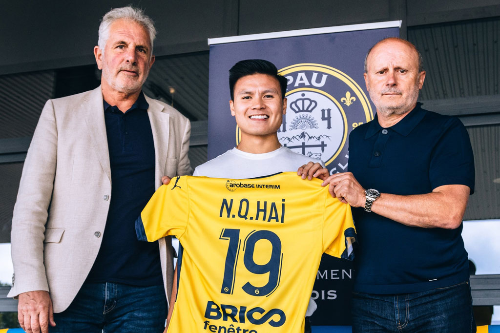 Những cầu thủ cạnh tranh vị trí với Quang Hải ở Pau FC - Ảnh 1.