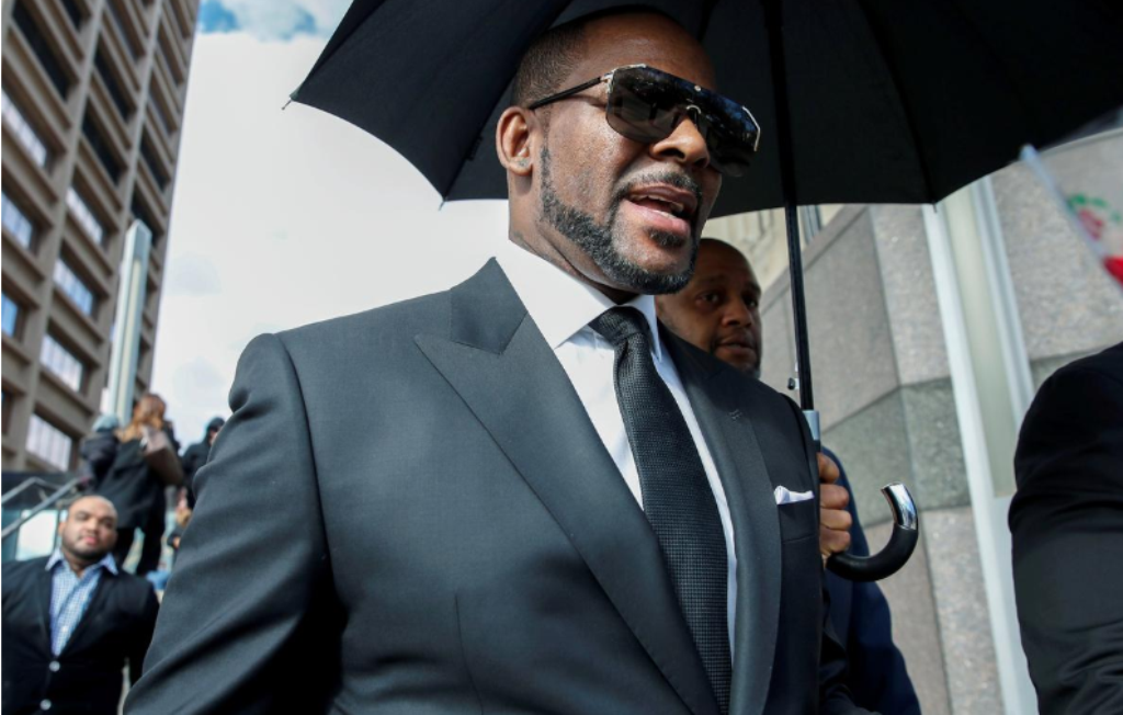 Nam ca sĩ R. Kelly bị kết án tù 30 năm vì nhiều cáo buộc tình dục - Ảnh 2.