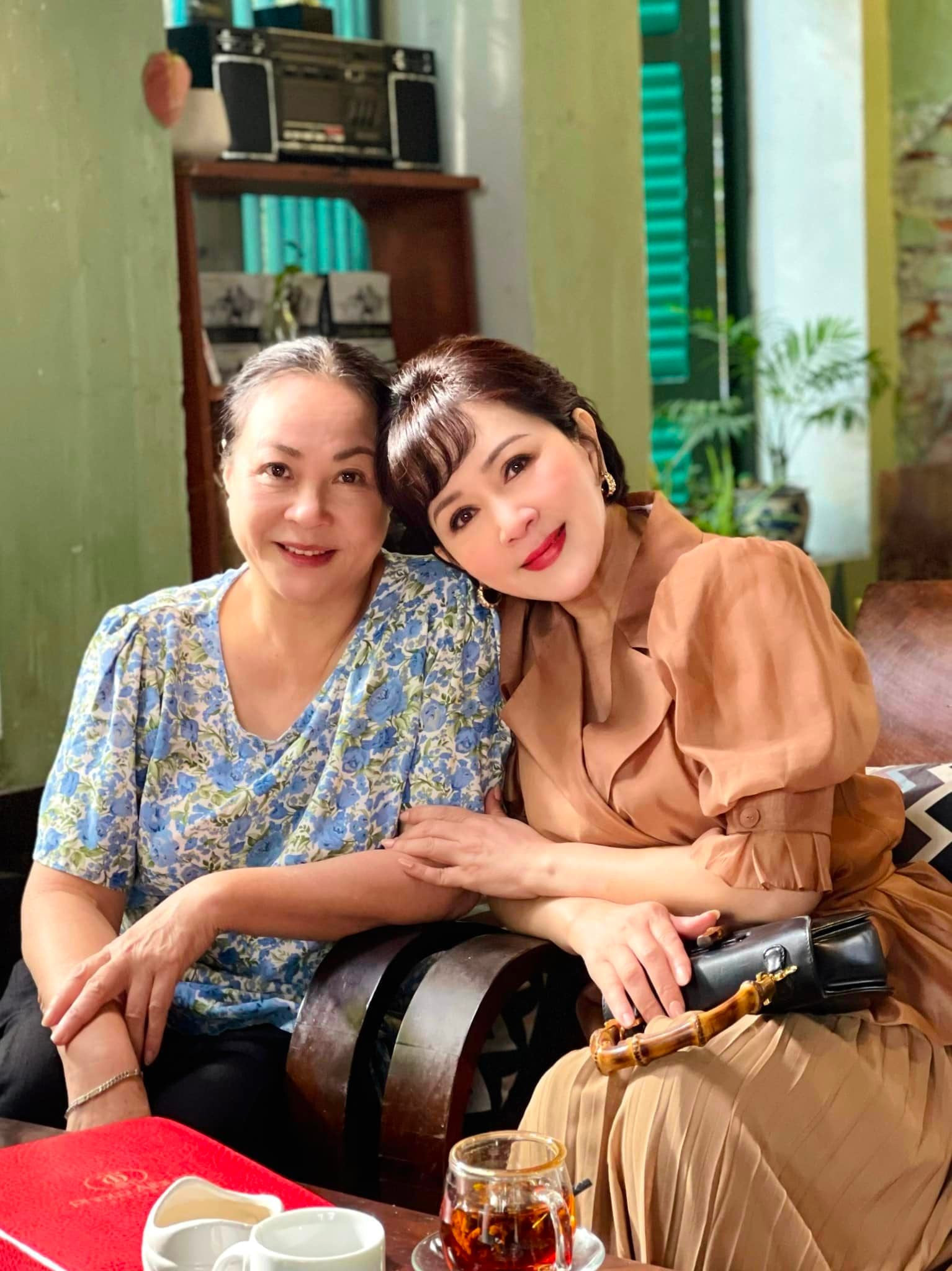 Nét đẹp thời trẻ chuẩn “tuyệt sắc giai nhân” của hai bà mẹ phim “Thương ngày nắng về” - Ảnh 8.