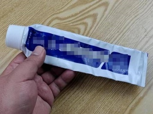 Tận dụng vỏ kem đánh răng tiết kiệm tiền trăm một năm - Ảnh 1.
