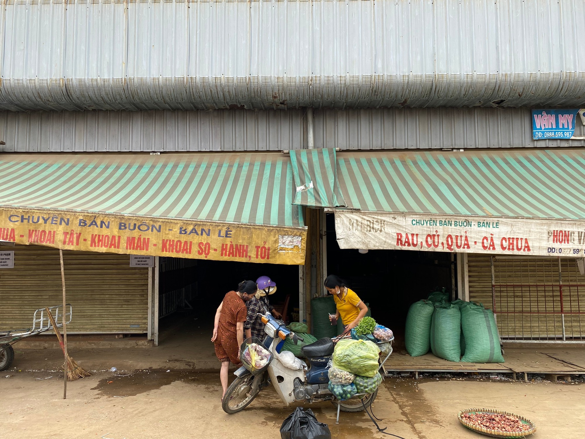Thanh Hóa: Một tiểu thương bị đâm tử vong khi đang nằm ngủ trong chợ - Ảnh 1.