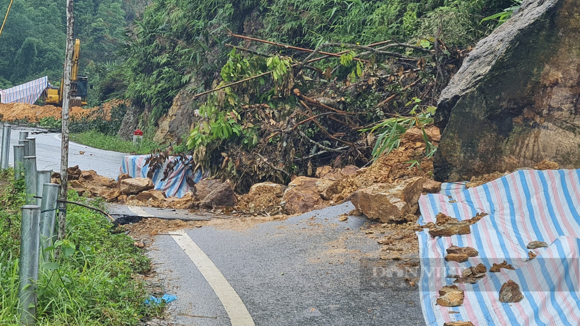 Yên Bái: Khắc phục sạt lở đường tỉnh 172 đoạn đoạn km 20+863 gặp khó khăn - Ảnh 4.