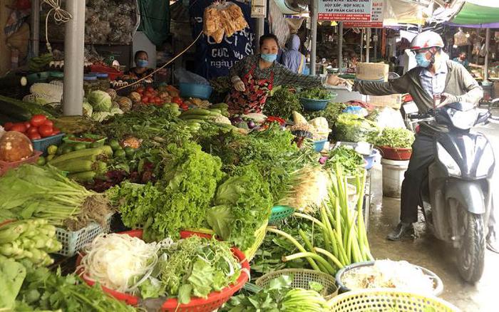 Người nội trợ &quot;chóng mặt&quot; vì thực phẩm tăng giá đồng loạt - Ảnh 1.