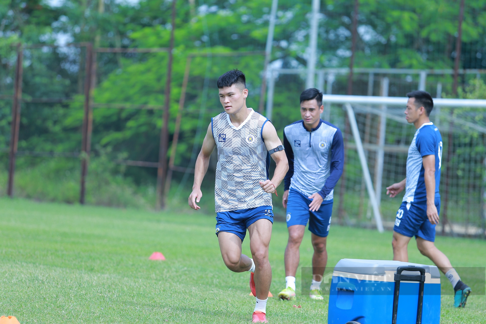 Tuấn Hải: &quot;Tôi sẽ thích nghi được nếu được làm việc với thầy Gong Oh Kyun&quot; - Ảnh 1.