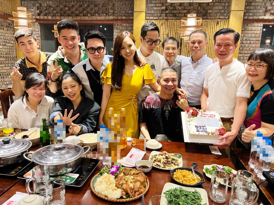 NSND Công Lý trở lại sau thời gian dưỡng bệnh, xuất hiện tươi tắn bên Lã Thanh Huyền - Ảnh 2.