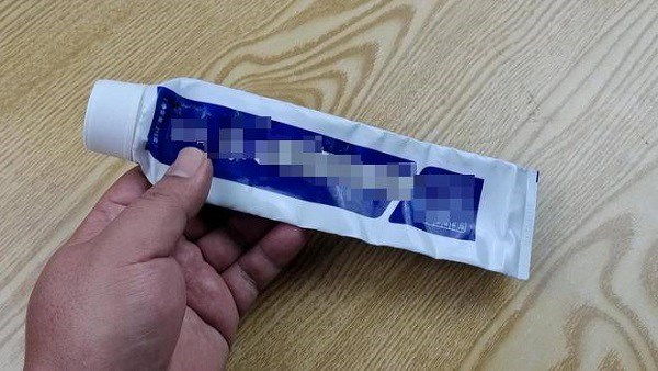 Tận dụng vỏ kem đánh răng tiết kiệm tiền trăm một năm - Ảnh 2.