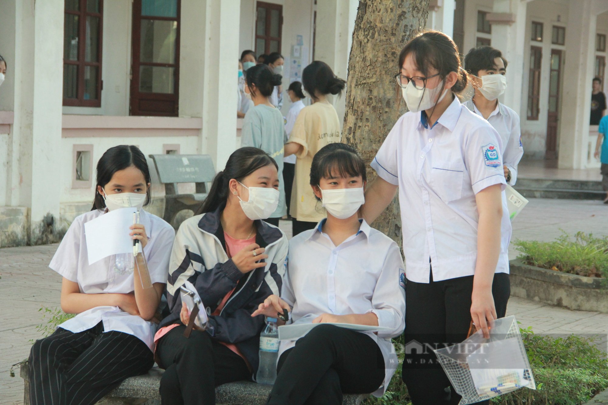 Hà Tĩnh: Hơn 16.000 thí sinh căng thẳng bắt đầu “chạy đua” vào lớp 10 THPT - Ảnh 2.