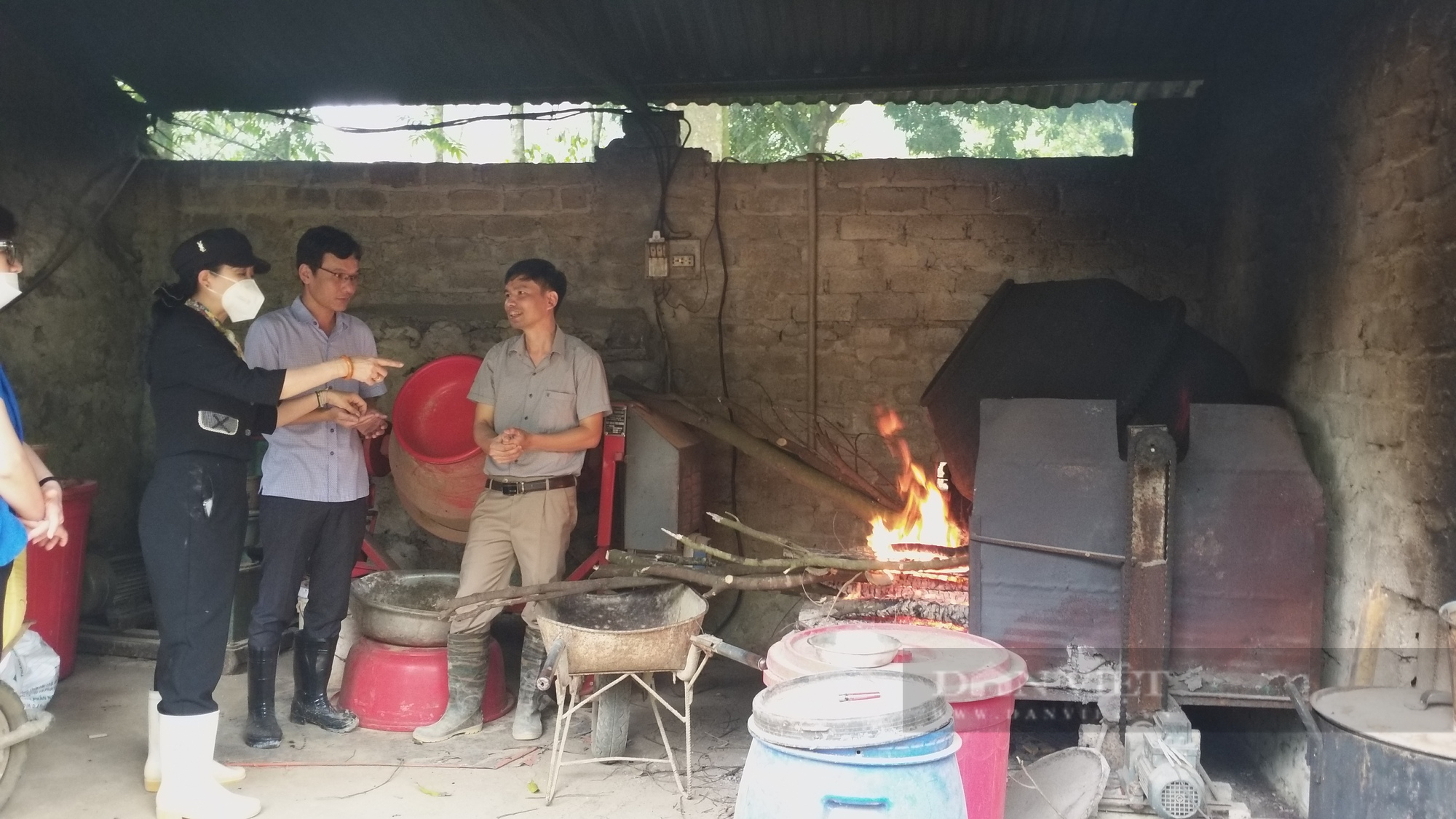Dùng phụ phẩm phối trộn làm thức ăn chăn nuôi, dân Cố đô bất ngờ giảm 15% chi phí đầu vào - Ảnh 3.