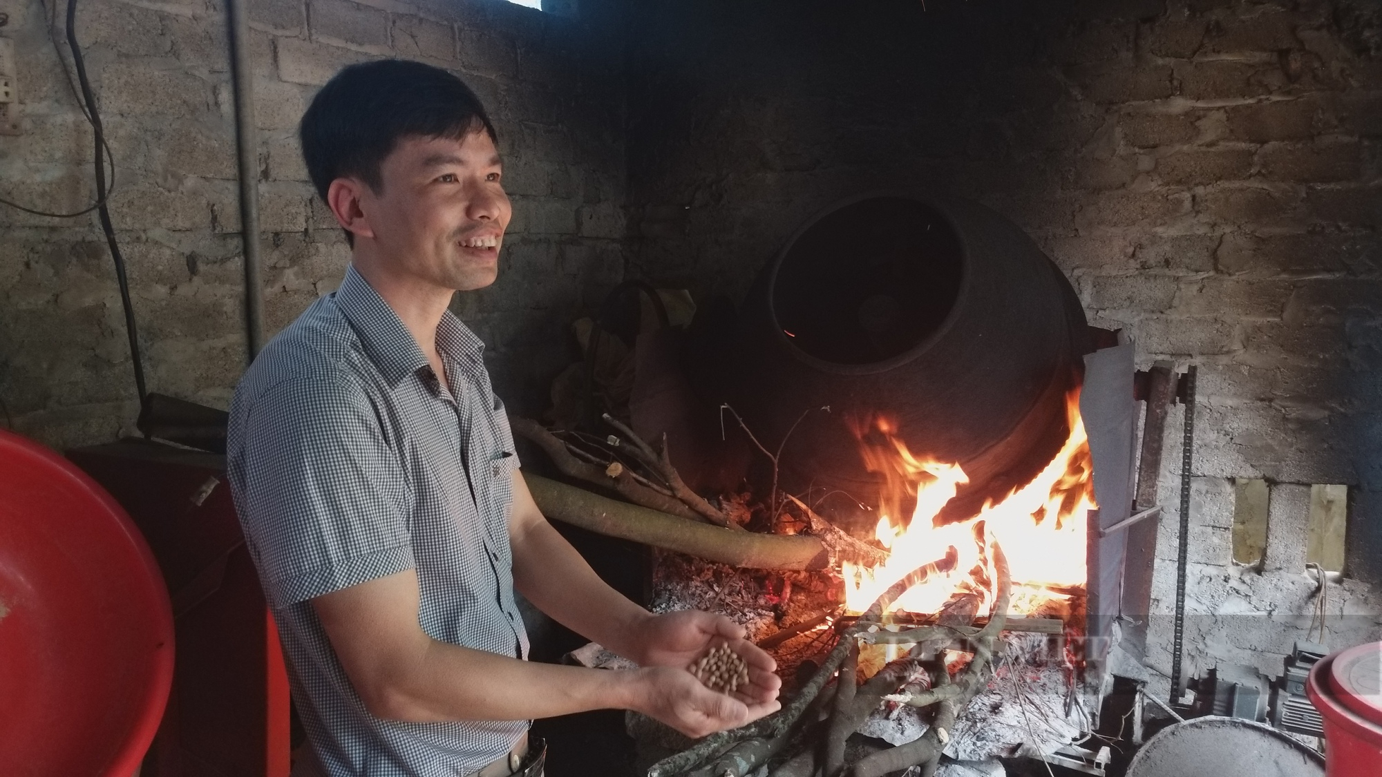 Dùng phụ phẩm phối trộn làm thức ăn chăn nuôi, dân Cố đô bất ngờ giảm 15% chi phí đầu vào - Ảnh 4.