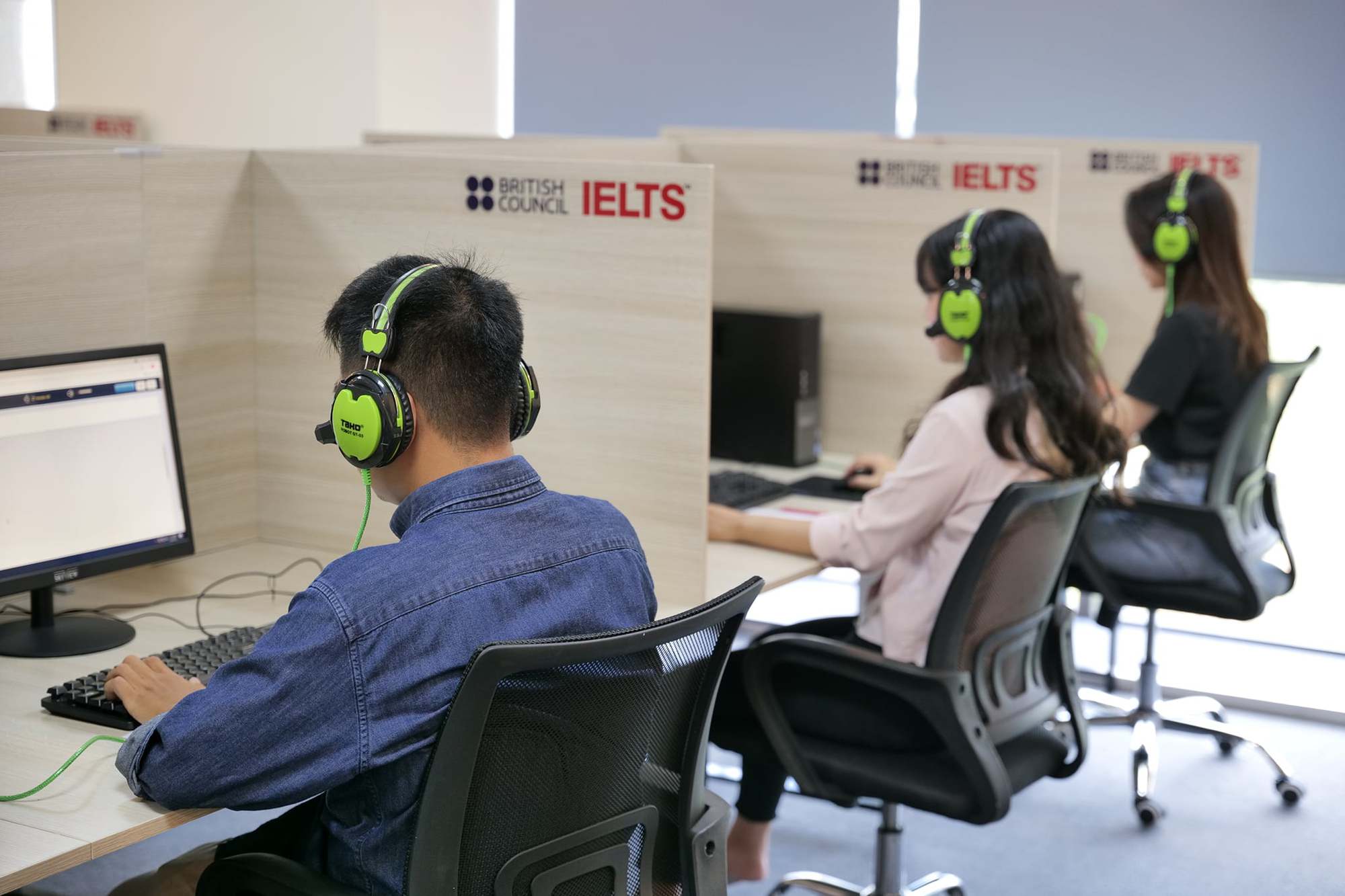 Từ vụ nữ sinh đạt 9.0 IELTS nhưng bảng điểm của người khác: Hội đồng Anh nói gì về chứng chỉ IELTS? - Ảnh 1.