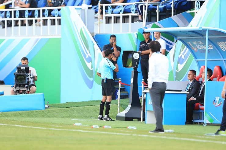 Trưởng ban trọng tài VFF Dương Văn Hiền lý giải tình huống U23 Malaysia bị phạt đền, thẻ đỏ! - Ảnh 1.