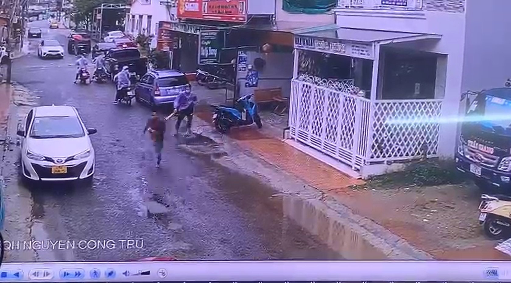 Lâm Đồng: Truy tìm nghi can 22 tuổi cầm đầu nhóm chém người dã man tại TP.Đà Lạt - Ảnh 1.