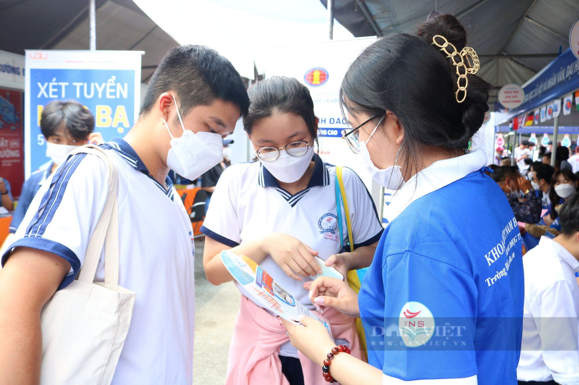 Trường ĐH KHXH&NV TP.HCM tiếp tục công bố điểm chuẩn 2 phương thức mới - Ảnh 3.