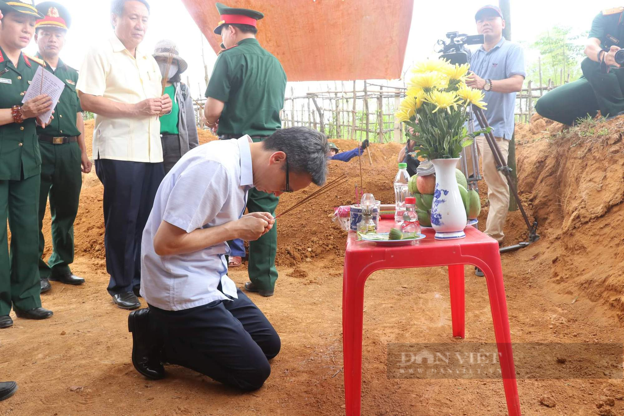 Phó Thủ tướng Vũ Đức Đam viếng các anh hùng, liệt sĩ tại Quảng Trị - Ảnh 1.