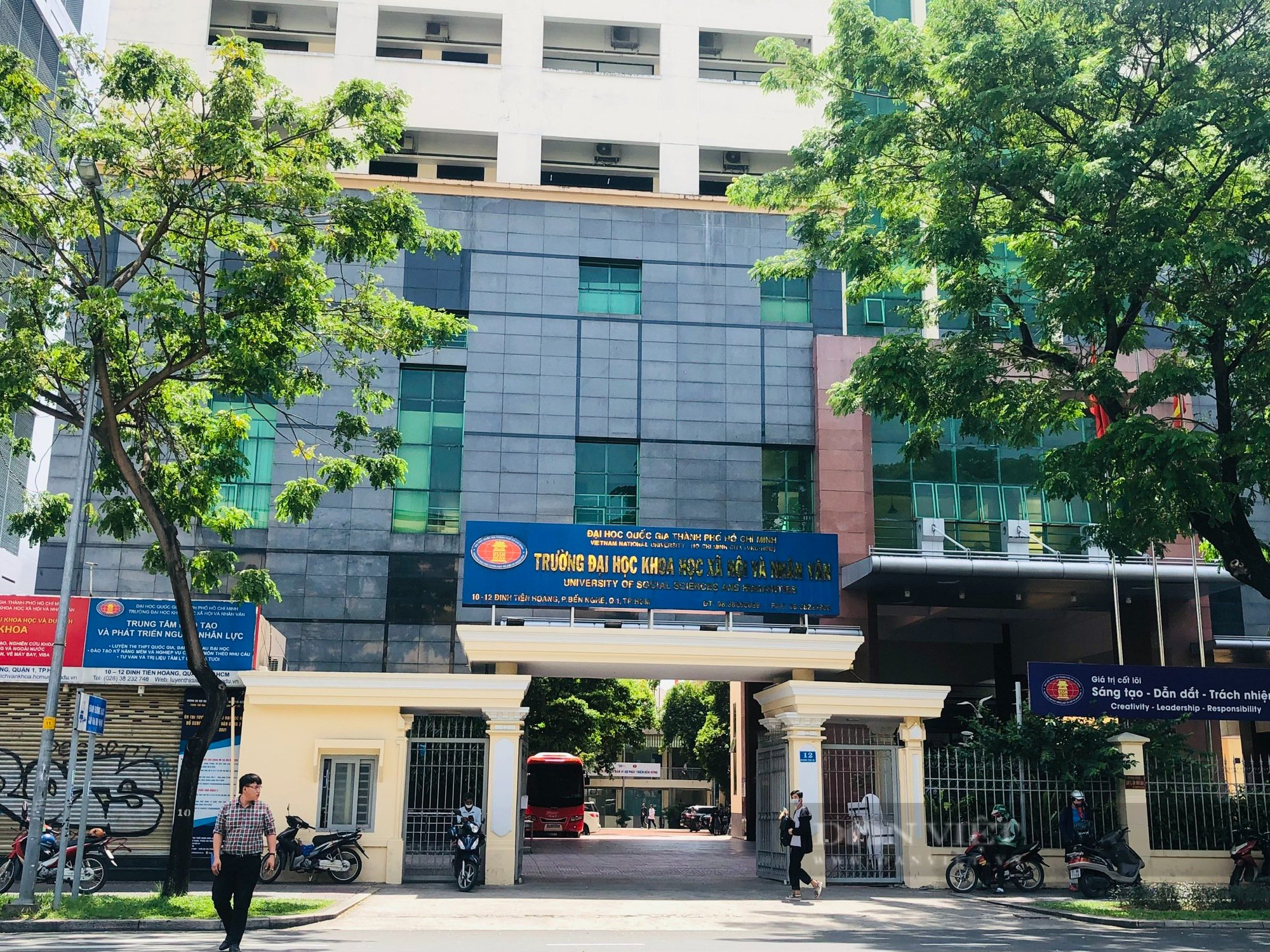 Trường ĐH KHXH&NV TP.HCM tiếp tục công bố điểm chuẩn 2 phương thức mới - Ảnh 1.