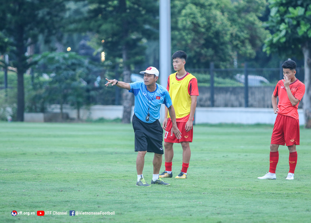 HLV Đinh Thế Nam nói gì khi U19 Việt Nam đá &quot;căng&quot; 2 ngày/trận - Ảnh 1.