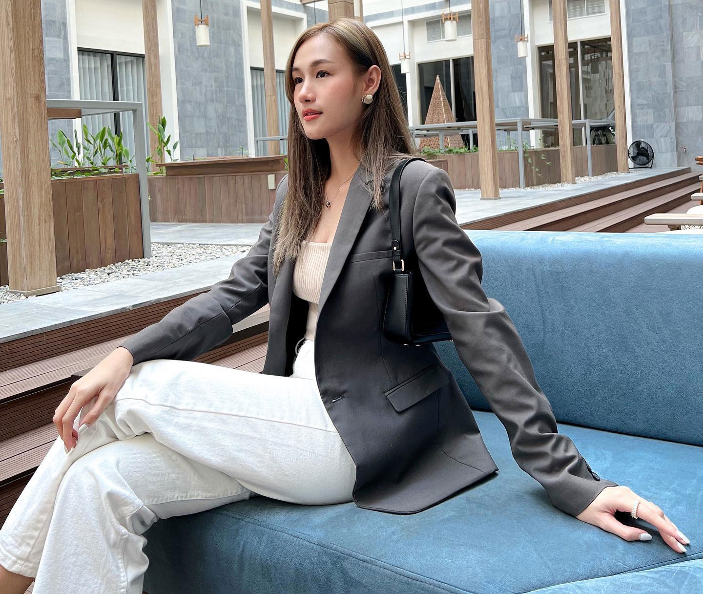 Nhan sắc tựa thiên thần của bạn gái tuyển thủ Thái Lan - Ảnh 10.