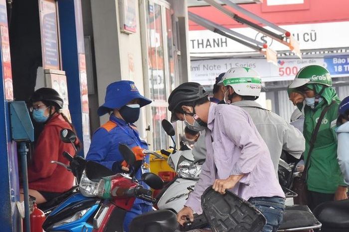 Từ ngày 11-7, giá xăng dầu dự báo giảm mạnh, có thể về dưới 30.000 đồng/lít - Ảnh 1.
