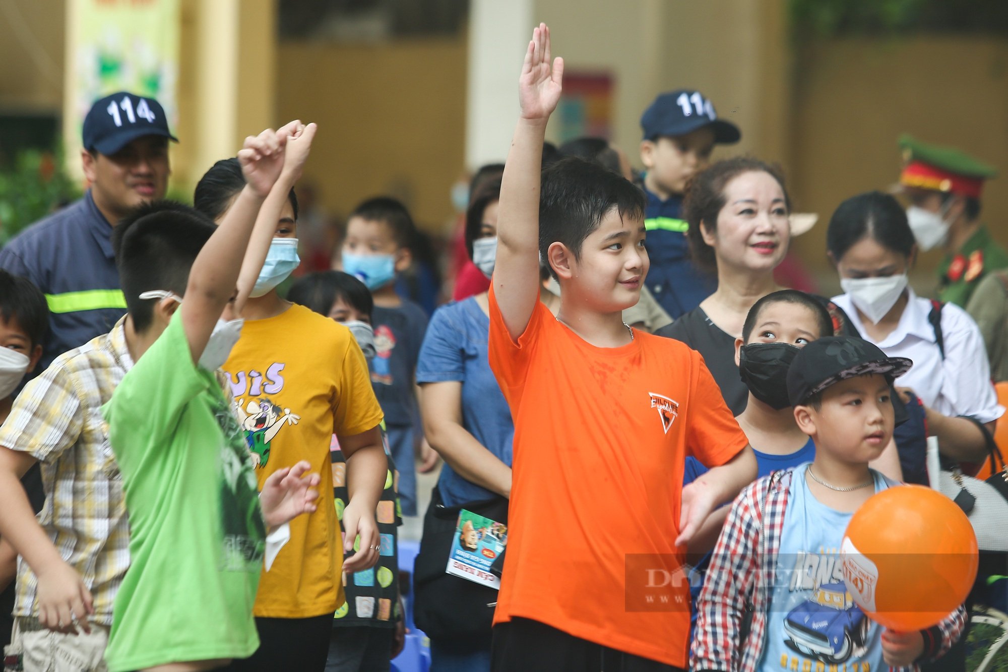 Trẻ em hào hứng trải nghiệm trở thành Cảnh sát PCCC - Ảnh 6.
