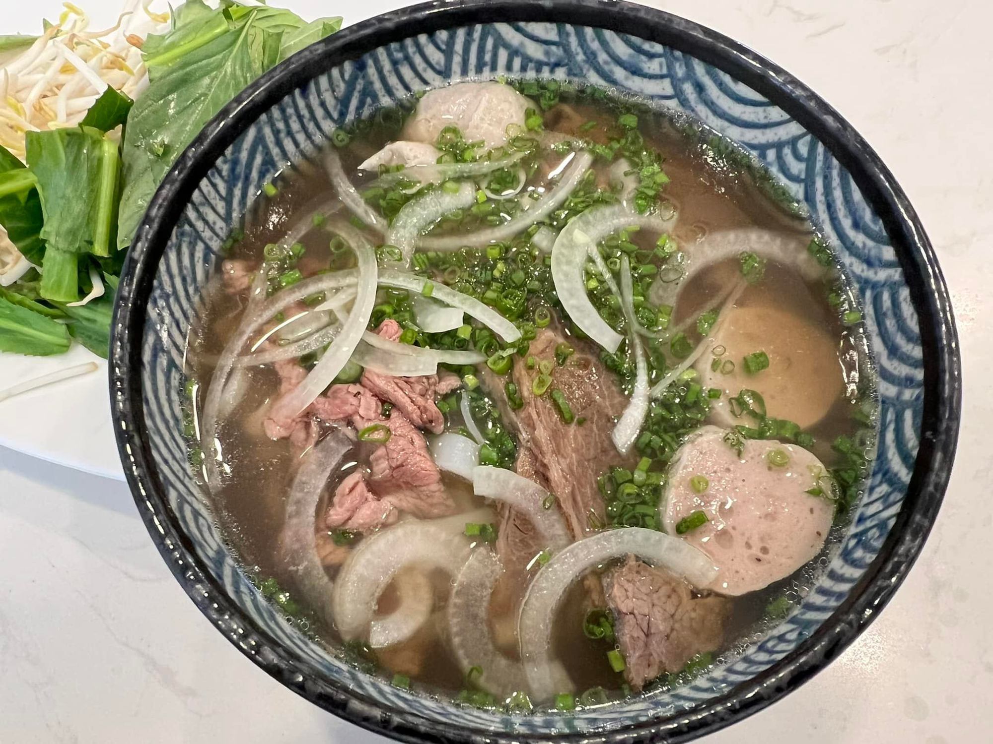 Phở, món ăn tuổi thơ nhiều hoài niệm của tôi về làng cũ - Ảnh 2.