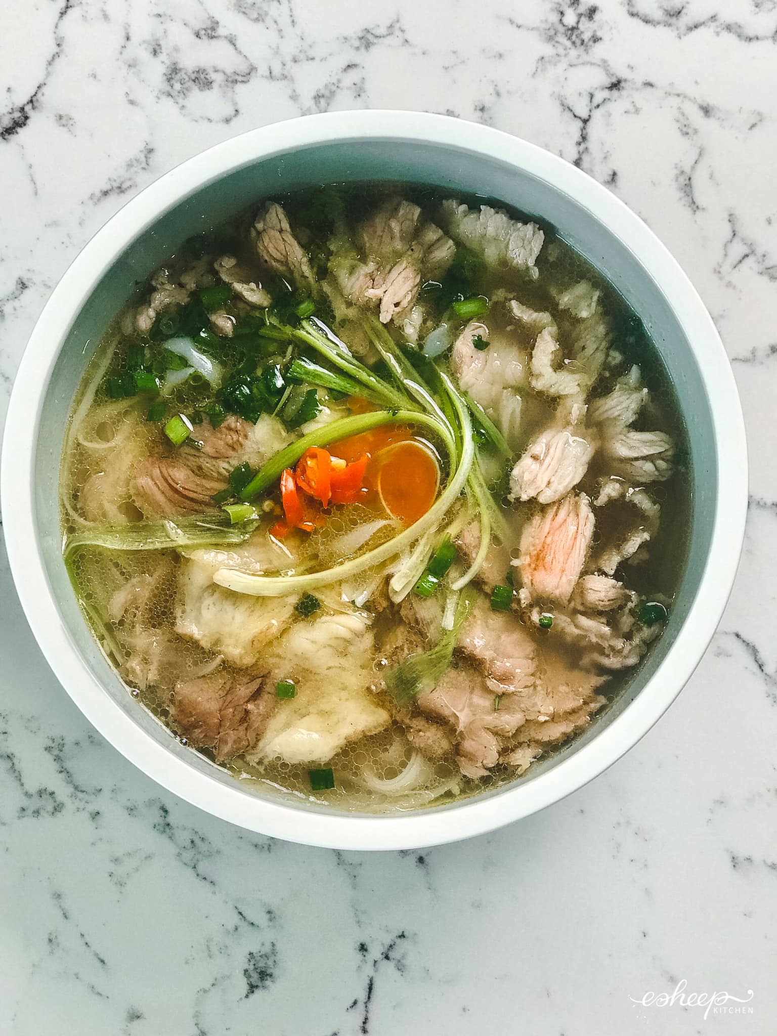 Phở, món ăn tuổi thơ nhiều hoài niệm của tôi về làng cũ - Ảnh 1.